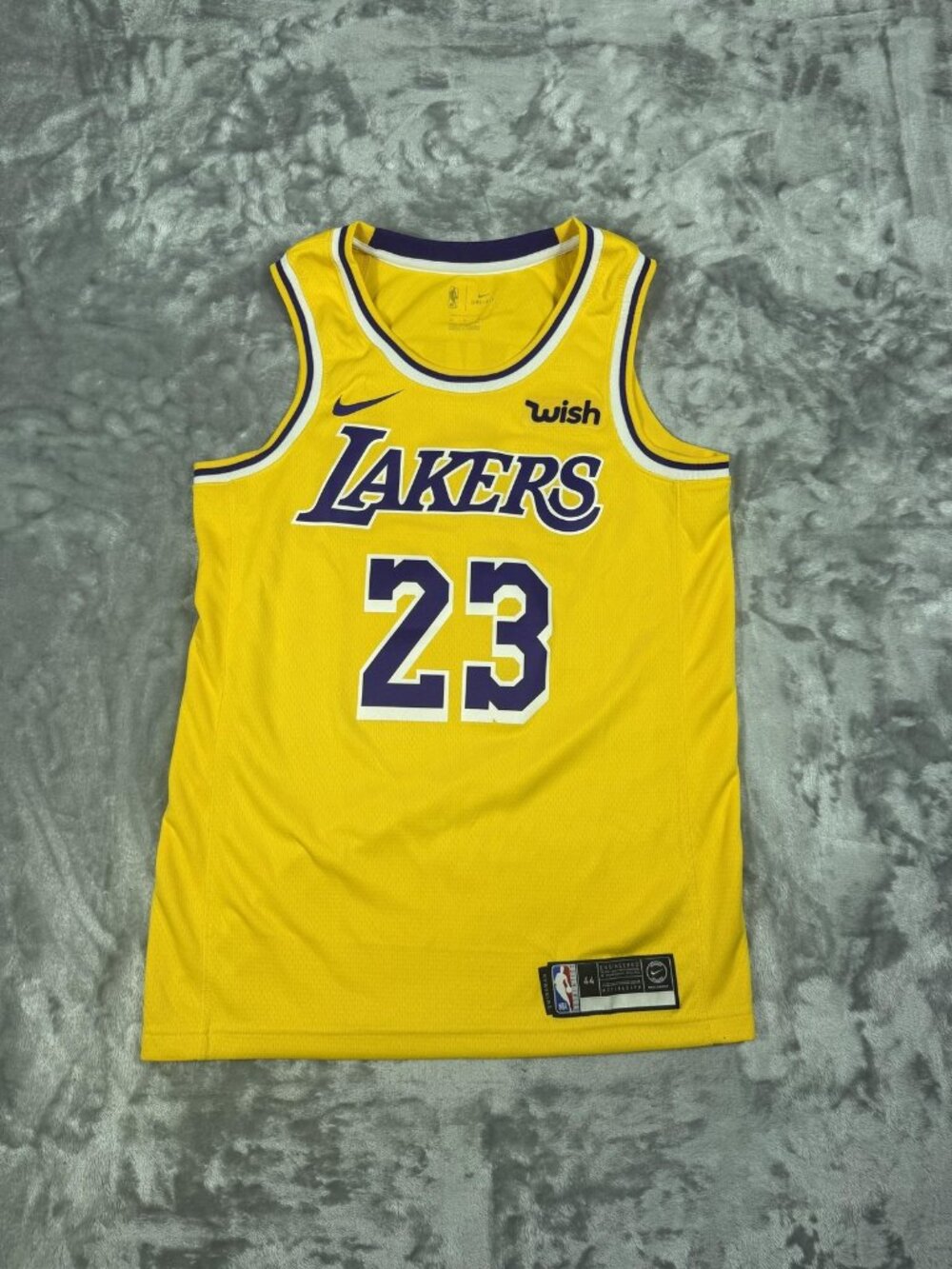 Los Angeles Lakers Jersey Men’s Large Yellow NBA LeBron James Nike Swingman